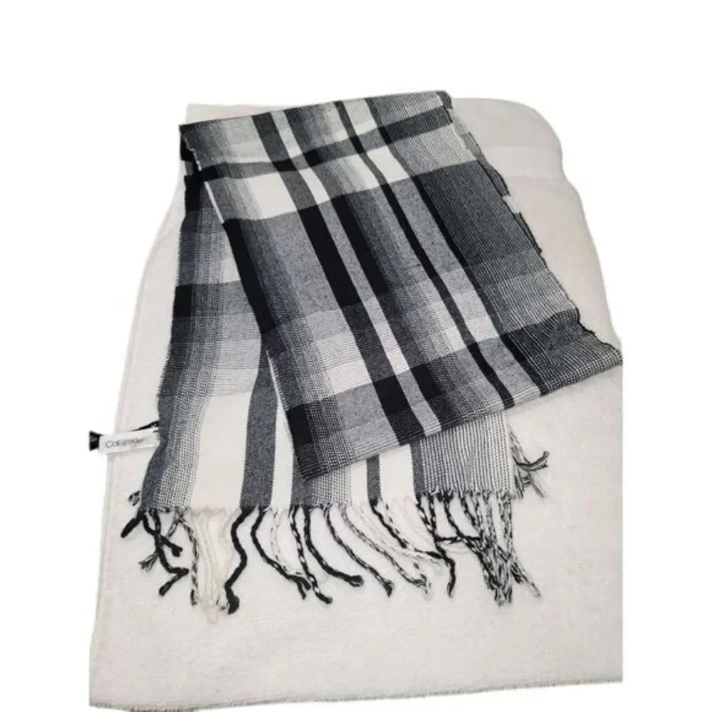 Calvin Klein Ombre Plaid Blk/Wht‎ Fringe Unisex Winter Cold Weather Accessory